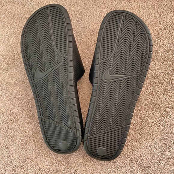 NWOT, Nike Benassi Slides, Red Logo - Picture 3 of 4